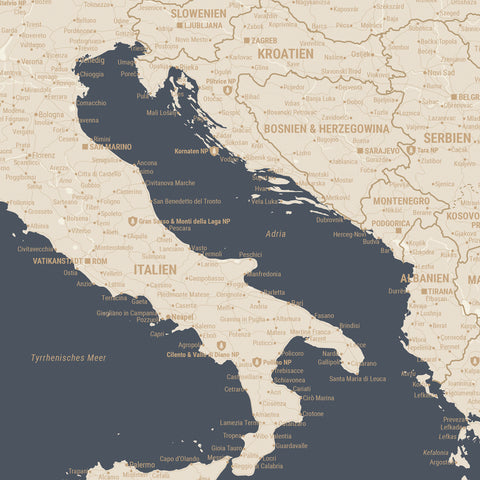 Europa Landkarte Poster in Hale Navy (Dunkelblau-Gold) zeigt einen Ausschnitt von England, Frankreich und Belgien