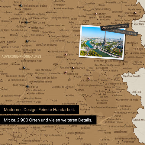 Frankreich Landkarte in Bronze als Leinwand zum Pinnen zeigt einen Ausschnitt von Auvergne-Rhone-Alpen mit vielen Details wie Nationalparks, Flüssen und zahlreichen kleinen Orten und Städten, die teilweise mit Pins markiert sind