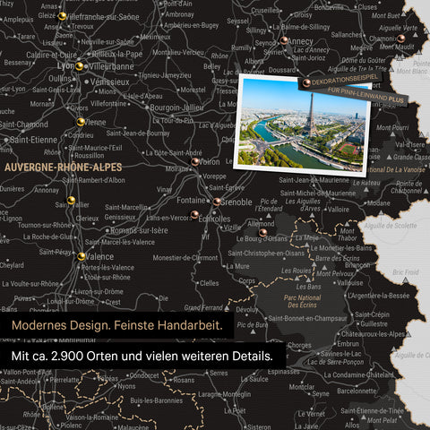 Frankreich Landkarte in Light Black als Leinwand zum Pinnen zeigt einen Ausschnitt von Auvergne-Rhone-Alpen mit vielen Details wie Nationalparks, Flüssen und zahlreichen kleinen Orten und Städten, die teilweise mit Pins markiert sind
