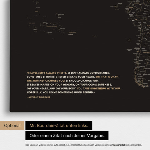 Wereldkaart FINELINE in Sonar Black met ingedrukt citaat van Anthony Bourdain, dat vervangen kan worden door een willekeurig ander citaat