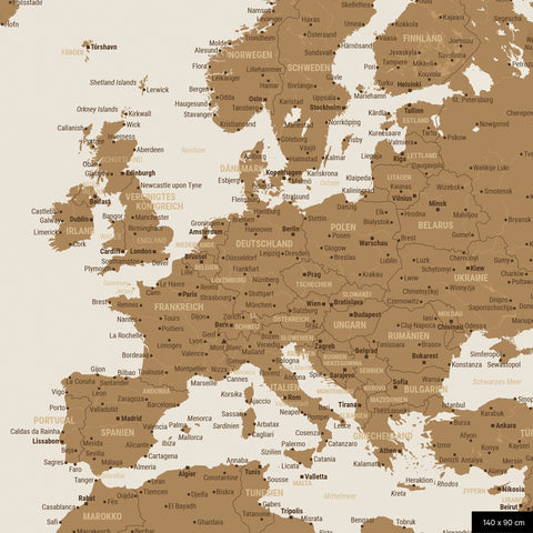 Een gedetailleerde uitsnede van een wereldkaart-prikbord in de kleur brons toont een deel van Europa met alle landen en hoofdsteden.