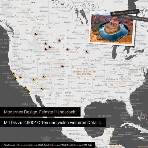 Gedetailleerde wereldkaart als prikbord in donkergrijs voor het markeren van tot wel 2.600 reisbestemmingen in de VS, Canada en Mexico, ideaal voor het visueel weergeven van eerdere reizen en toekomstige reisplannen