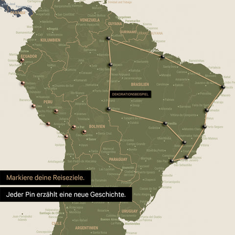 Detail van een wereldkaart als Canvas Prikbord in Multicolor Vivid met pins die een uitgestippelde reisroute in Zuid-Amerika door de landen Brazilië, Peru en Ecuador toont
