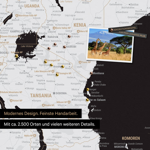 Detailreiche Afrika-Karte als Pinnwand in Schwarz-Weiss zur Markierung von 2.500 Reisezielen in Tansania, Kenia und vielen anderen afrikanischen Ländern – ideal für die Markierung vergangener Reisen und zukünftiger Reisepläne