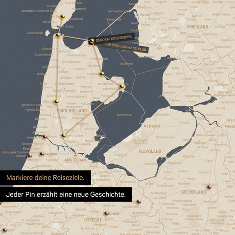 Moderne Benelux-Landkarte in der Farbe Hale Navy als Pinn-Leinwand zeigt einen Ausschnitt von Nord-Holland und Utrecht, in der bereits besuchte Reiseziele durch Pins markiert sind 