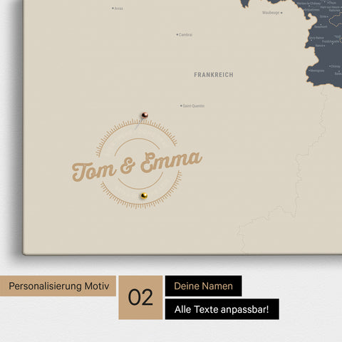 Benelux-Karte Pinn-Leinwand in Navy Light mit Personalisierung als rundes Logo, das eine Legende für bereits besuchte Reiseziele im Rundtext beinhaltet