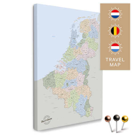 Politische Benelux-Landkarte mit Niederlande, Belgien und Luxemburg in der Farbe Multicolor Atlas in einem modernen, minimalistischem Design als Leinwand zum Pinnen von Reisen und Orten