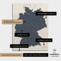 Vielfältige Konfigurationsmöglichkeiten einer Deutschland-Karte als Pinn-Leinwand in Navy Light