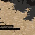 Detail einer Deutschland-Karte als Pinn-Leinand in Sonar Black (Schwarz-Gold) mit Pins in Schleswig-Holstein