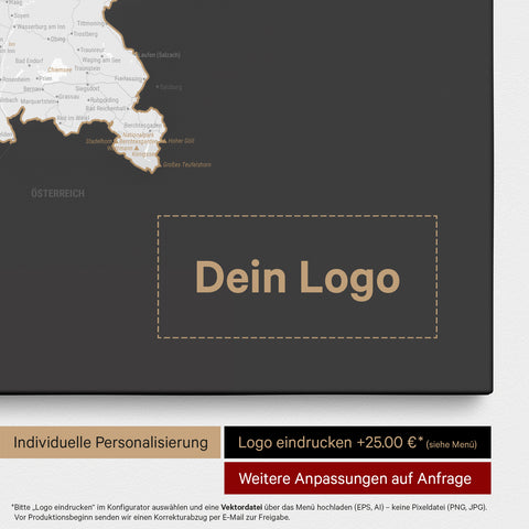 Deutschland-Karte als Pinn-Leinwand in Dunkelgrau mit Eindruck eines Firmenlogos