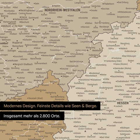 Ausschnitte einer Deutschlandkarte mit Bayern als Poster in Multicolor Beige mit Bergen, Seen und 2.500 Orten