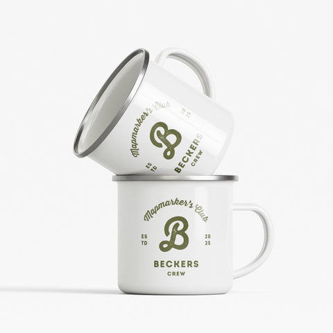 Personalisierte Emaille-Tasse mit Monogramm-Buchstabe als Geschenk-Idee für Reisende
