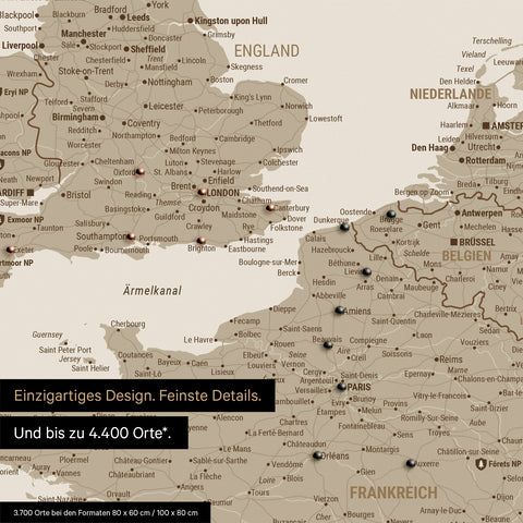 Europa Landkarte in Desert Sand als Leinwand zum Pinnen zeigt einen Ausschnitt von England, Frankreich und Belgien mit vielen Details wie Nationalparks, Flüssen und zahlreichen kleinen Orten und Städten, die teilweise mit Pins markiert sind