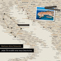 Moderne Europa Landkarte in der Farbe Gold als Pinn-Leinwand zeigt einen Ausschnitt von Italien, Kroatien und Griechenland, in der bereits besuchte Reiseziele durch Pins markiert sind 