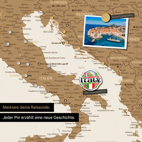 Detail einer magnetischen Europa Landkarte als Magnettafel in Bronze zeigt einen Ausschnitt von Italien, Kroatien und Griechenland, in der bereits besuchte Reiseziele durch Magnet-Pins markiert sind. Dieses Magnetboard hält auch Urlaubsmagnete wie in diesem Beispiel einen Reise-Magneten von Italien.