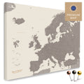 Europakarte in der Farbe Warmgray (Braun-Grau) in einem modernen, minimalistischem Design als Leinwand zum Pinnen von Reisen und Orten
