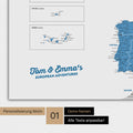 Europa Karte als Poster in Blau mit Personalisierung und Namen in einer modernen Schreibschrift