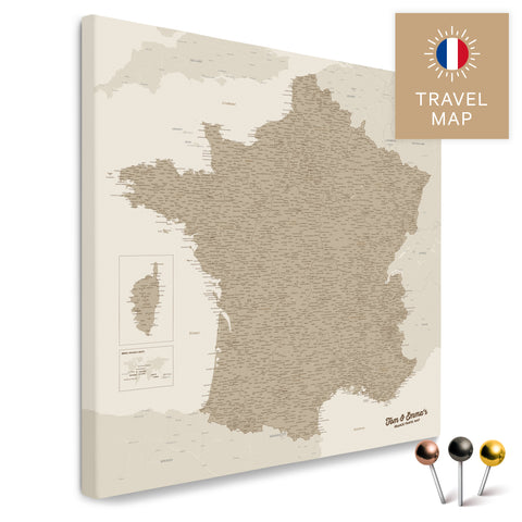 Frankreich-Landkarte in der Farbe Desert Sand in einem modernen, minimalistischem Design als Leinwand zum Pinnen von Reisen und Orten