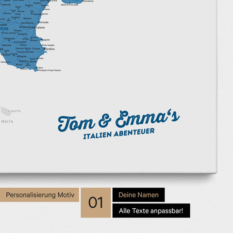 Landkarte von Italien als Pinnwand Leinwand in Blau mit Personalisierung und Namen in einer modernen Schreibschrift