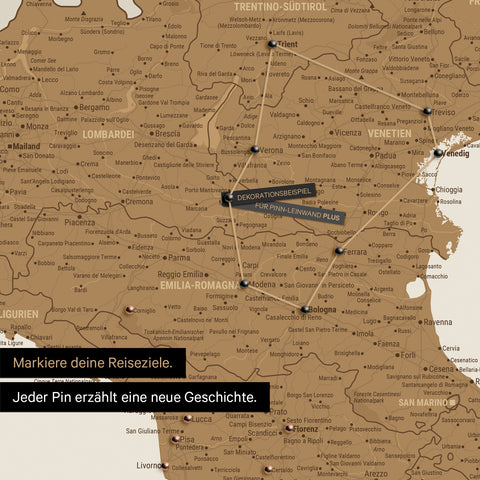 Moderne Italien Landkarte in der Farbe Bronze als Pinn-Leinwand zeigt einen Ausschnitt der Lombarbei, Südtirol und Venetien, in der bereits besuchte Reiseziele durch Pins markiert sind 