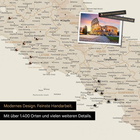 Italien Landkarte in Gold als Leinwand zum Pinnen zeigt einen Ausschnitt von Rom, Abruzzien und Kampanien mit vielen Details wie Nationalparks, Flüssen und zahlreichen kleinen Orten und Städten, die teilweise mit Pins markiert sind