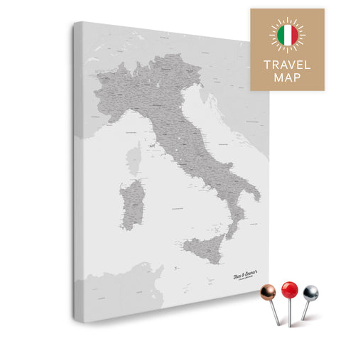 Italien-Landkarte in der Farbe Hellgrau in einem modernen, minimalistischem Design als Leinwand zum Pinnen von Reisen und Orten