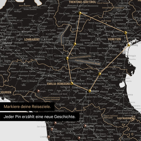 Moderne Italien Landkarte in der Farbe Light Black als Pinn-Leinwand zeigt einen Ausschnitt der Lombarbei, Südtirol und Venetien, in der bereits besuchte Reiseziele durch Pins markiert sind 