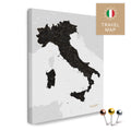 Italien-Landkarte in der Farbe Light Black in einem modernen, minimalistischem Design als Leinwand zum Pinnen von Reisen und Orten