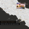 Italien Landkarte in Schwarz-Weiss als Leinwand zum Pinnen zeigt einen Ausschnitt von Rom, Abruzzien und Kampanien mit vielen Details wie Nationalparks, Flüssen und zahlreichen kleinen Orten und Städten, die teilweise mit Pins markiert sind