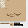 Landkarte von Italien als Pinnwand Leinwand in Treasure Gold (Gold-Beige) mit Personalisierung und Namen in einer modernen Schreibschrift