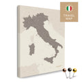Italien-Landkarte in der Farbe Warmgray (Braun-Grau) in einem modernen, minimalistischem Design als Leinwand zum Pinnen von Reisen und Orten