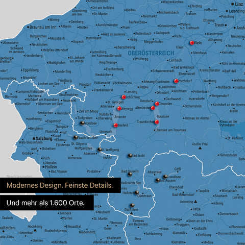 Ausschnitte einer Österreichkarte mit dem Salzkammergut und der Steiermark als Pinn-Leinwand in Blau mit 1.600 Orten