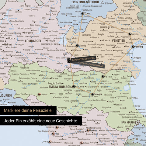 Politische Italien Landkarte als Pinn-Leinwand zeigt einen Ausschnitt der Lombarbei, Südtirol und Venetien, in der bereits besuchte Reiseziele durch Pins markiert sind 
