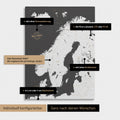 Konfigurationsmöglichkeiten einer Skandinavien-Landkarte als Pinn-Leinwand in Dunkelgrau 