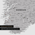 Detail einer Skandinavien-Karte als Pinn-Leinand in Multicolor Grau mit Pins im Süden von Norwegen