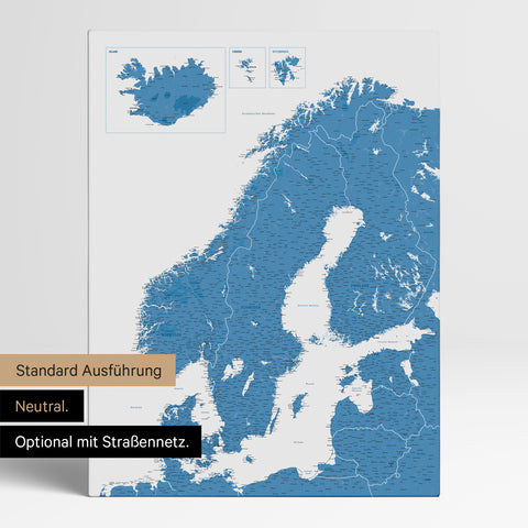 Neutrale und schlichte Standard-Ausführung einer Skandinavien-Karte als Pinn-Leinwand in Blau mit oder ohne Straßennetz