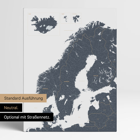 Neutrale und schlichte Standard-Ausführung einer Skandinavien-Karte als Pinn-Leinwand in Denim Blue mit oder ohne Straßennetz