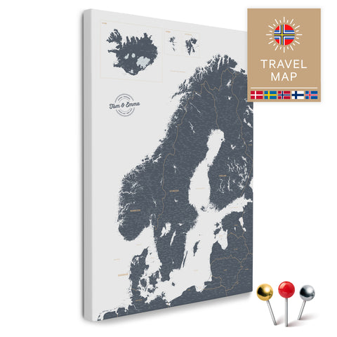 Skandinavien-Karte in Denim Blue als Pinnwand Leinwand zum Pinnen und Markieren von Reisezielen kaufen