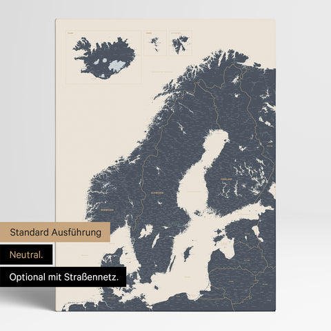 Neutrale und schlichte Standard-Ausführung einer Skandinavien-Karte als Pinn-Leinwand in Navy Light mit oder ohne Straßennetz