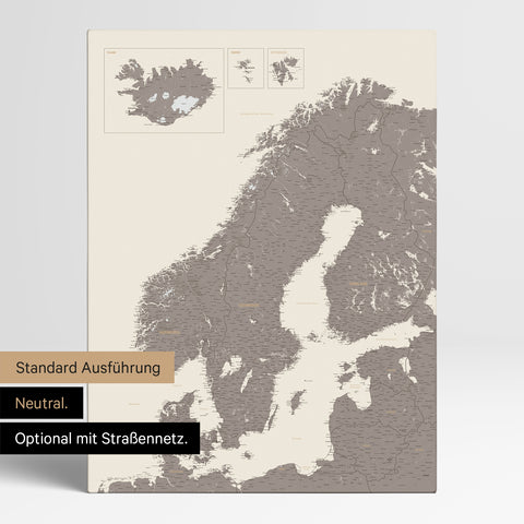 Neutrale und schlichte Standard-Ausführung einer Skandinavien-Karte als Pinn-Leinwand in Warmgray (Braun-Grau) mit oder ohne Straßennetz