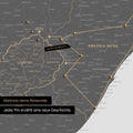 Südafrika-Karte in Farbe Light Gray mit Pins und Garn, die Reiseziele und die Reiseroute in Lesotho und Kwazulu-Natal absteckt.