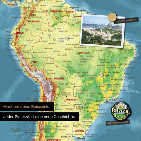 Detail einer magnetischen topografischen Weltkarte als Magnettafel in Multicolor Topo zeigt Südamerika mit einem angepinnten Foto sowie Reise- und Urlaubsmagnete