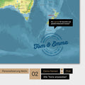 Motif alternatif pour une personnalisation avec ton nom sur une carte topographique du monde en couleur multicolore topo