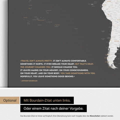 Personalisierbare Weltkarte mit Antarktis in Dunkelgrau mit Zitat von Anthony Bourdain