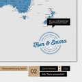 Motif alternatif pour une personnalisation avec ton nom sur une carte du monde en bleu