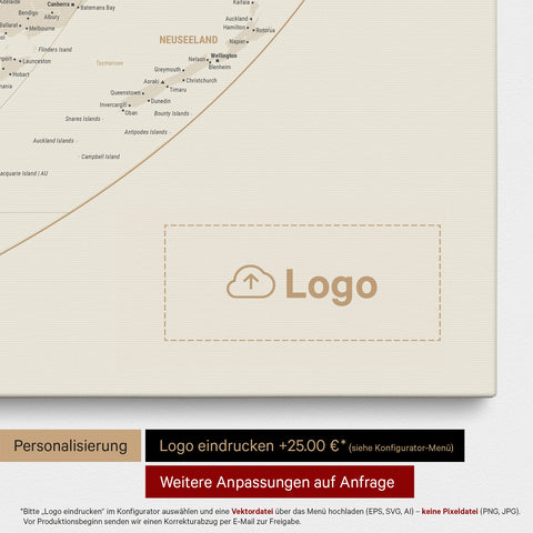 Weltkarte in der Equal-Earth-Projektion als Pinn-Leinwand in Gold, auf die ein Firmenlogo eingedruckt werden kann