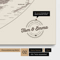 Personalisierte Weltkarte in der Equal-Earth-Projektion als Pinnwand Leinwand in Warmgray (Braun-Grau) mit eingedruckten Namen und einer Legende zur Markierung von besuchten Orten