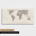 Neutrale und schlichte Ausführung einer Weltkarte in der Equal-Earth-Projektion als Pinn-Leinwand in Warmgray (Braun-Grau) ohne Personalisierung
