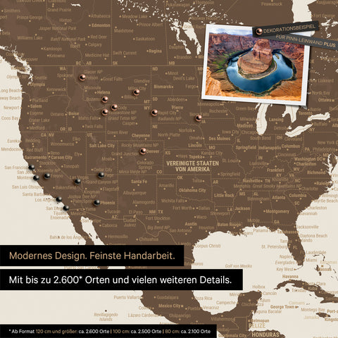 Detailreiche Weltkarte als Pinnwand in Multicolor Brown zur Markierung von bis zu 2.600 Reisezielen in den USA, Kanada und Mexiko, Ideal für die visuelle Darstellung vergangener Reisen und zukünftiger Reisepläne