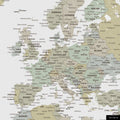 Een gedetailleerd fragment van een wereldkaart-prikbord in de kleur Multicolor Sage toont een uitsnede van Europa met alle landen en hoofdsteden.